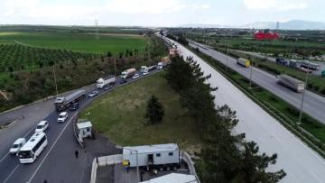 Adana’da polis, otoyolda koronavirüs denetimi yaptı