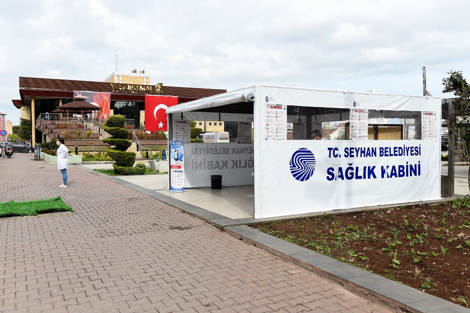 Seyhan Belediyesinden sağlık kabini hizmeti