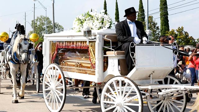 George Floyd, Houston’da son yolculuğuna uğurlandı