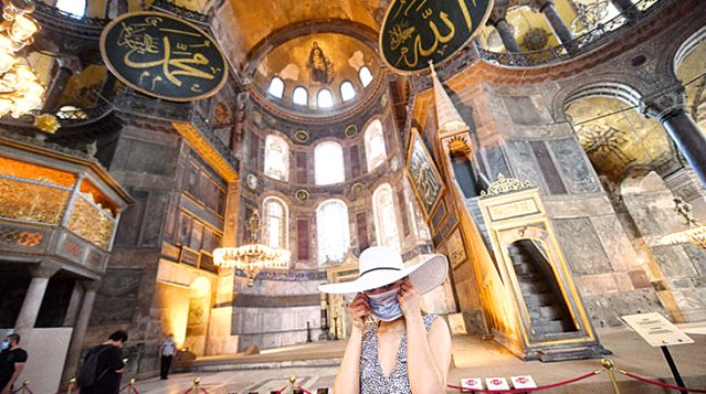 Ayasofya’daki fresk ve mozaiklerin varlığı namazın sıhhatine engel mi?