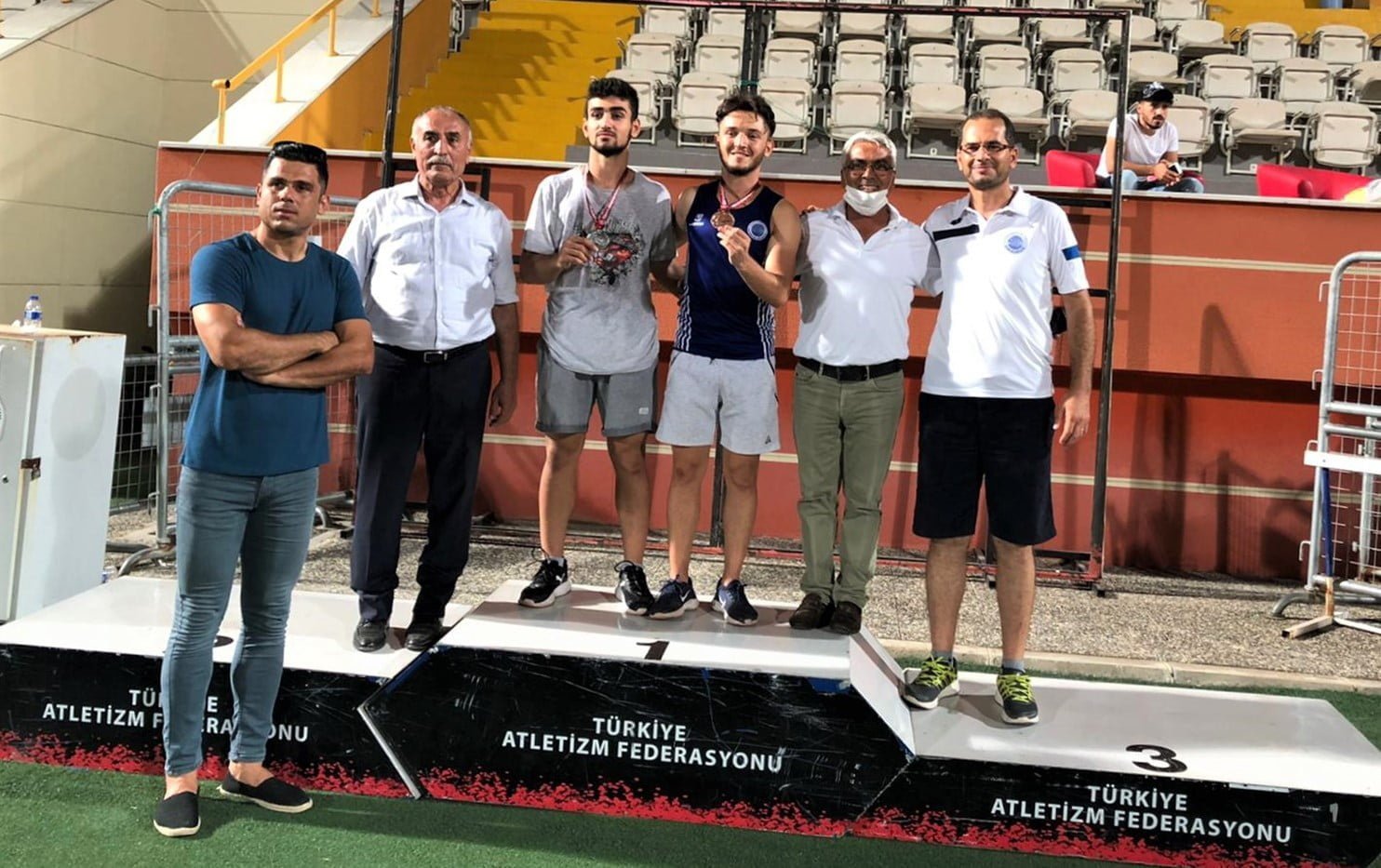 Seyhan Belediye Sporlu Atletler Şampiyonaya Damga Vurdu