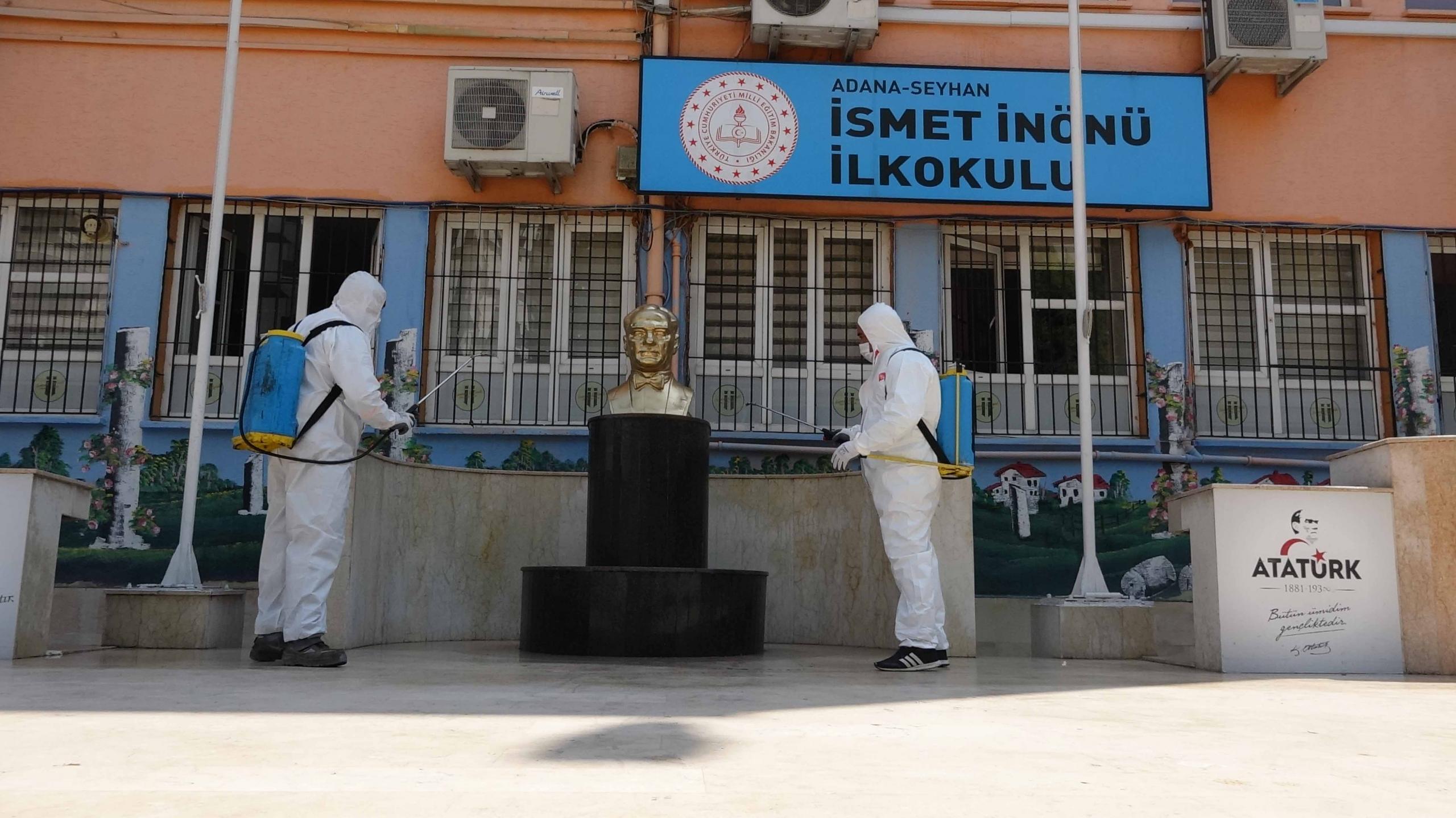 Büyükşehir okullarda dezenfekte ve temizlik çalışması gerçekleştiriyor