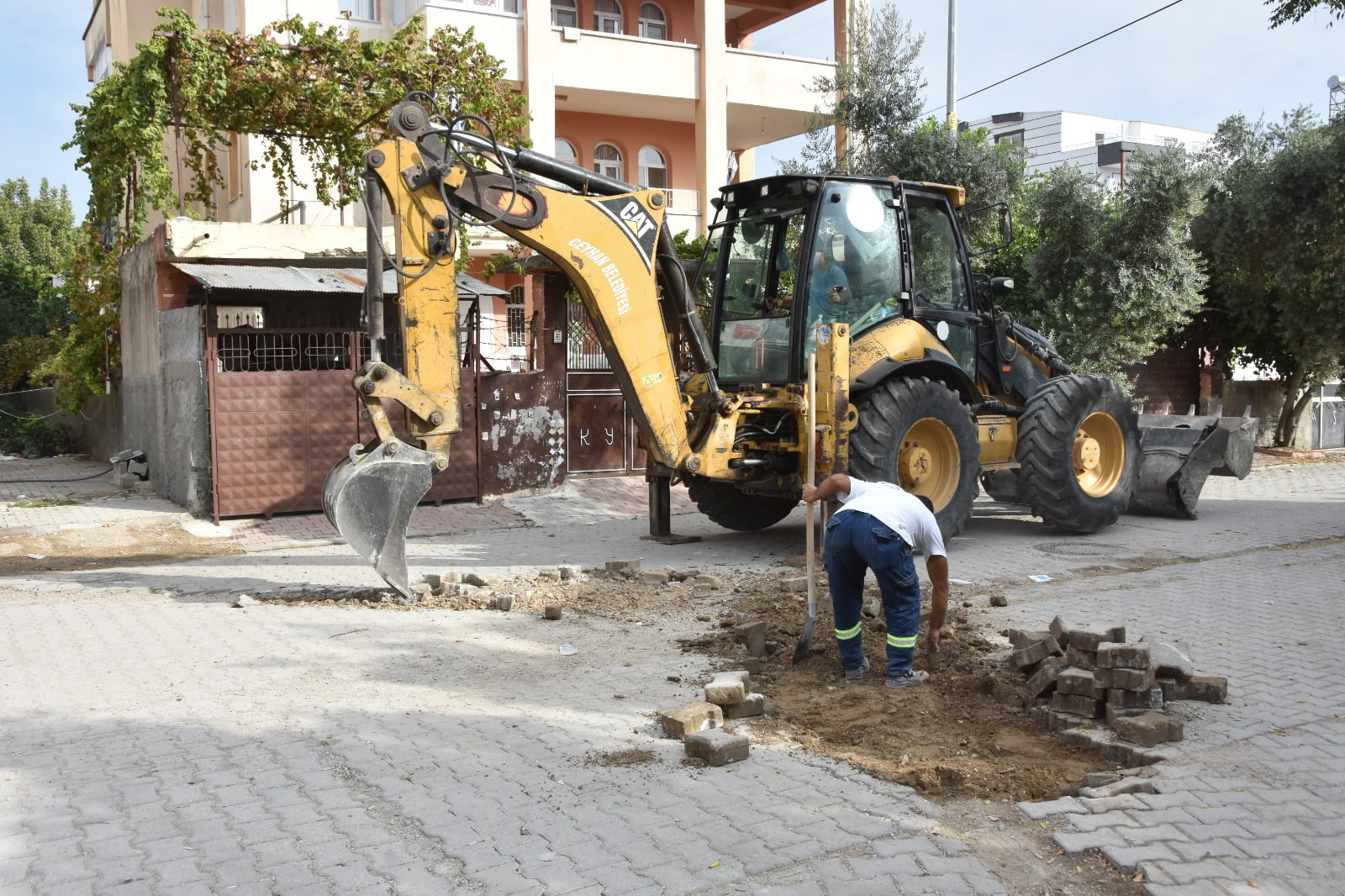 CEYHAN BELEDİYESİ TEMİZLİK ÇALIŞMALARINA DEVAM EDİYOR