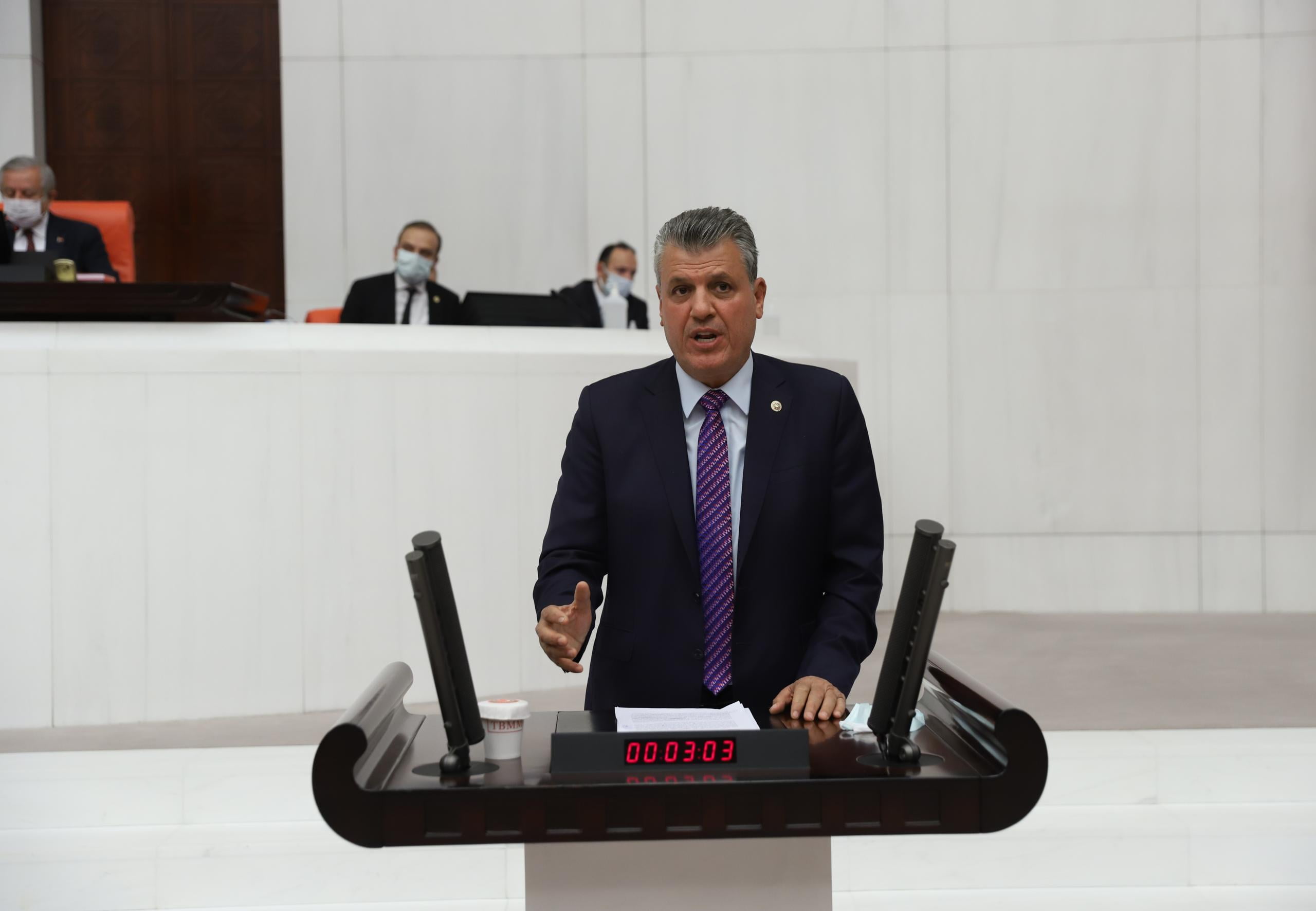 “Ülkemizi uçurumdan aşağı sürüklüyorlar”