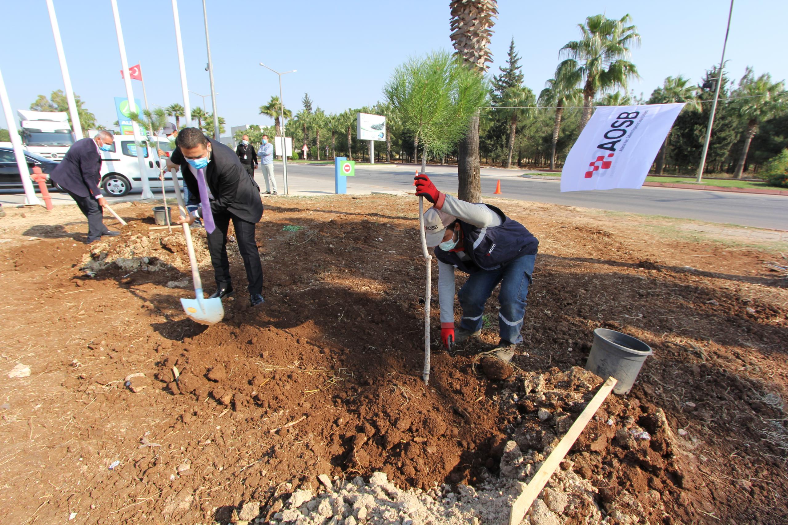 11/11’DE AOSB’DE 1111 FİDAN TOPRAKLA BULUŞTU
