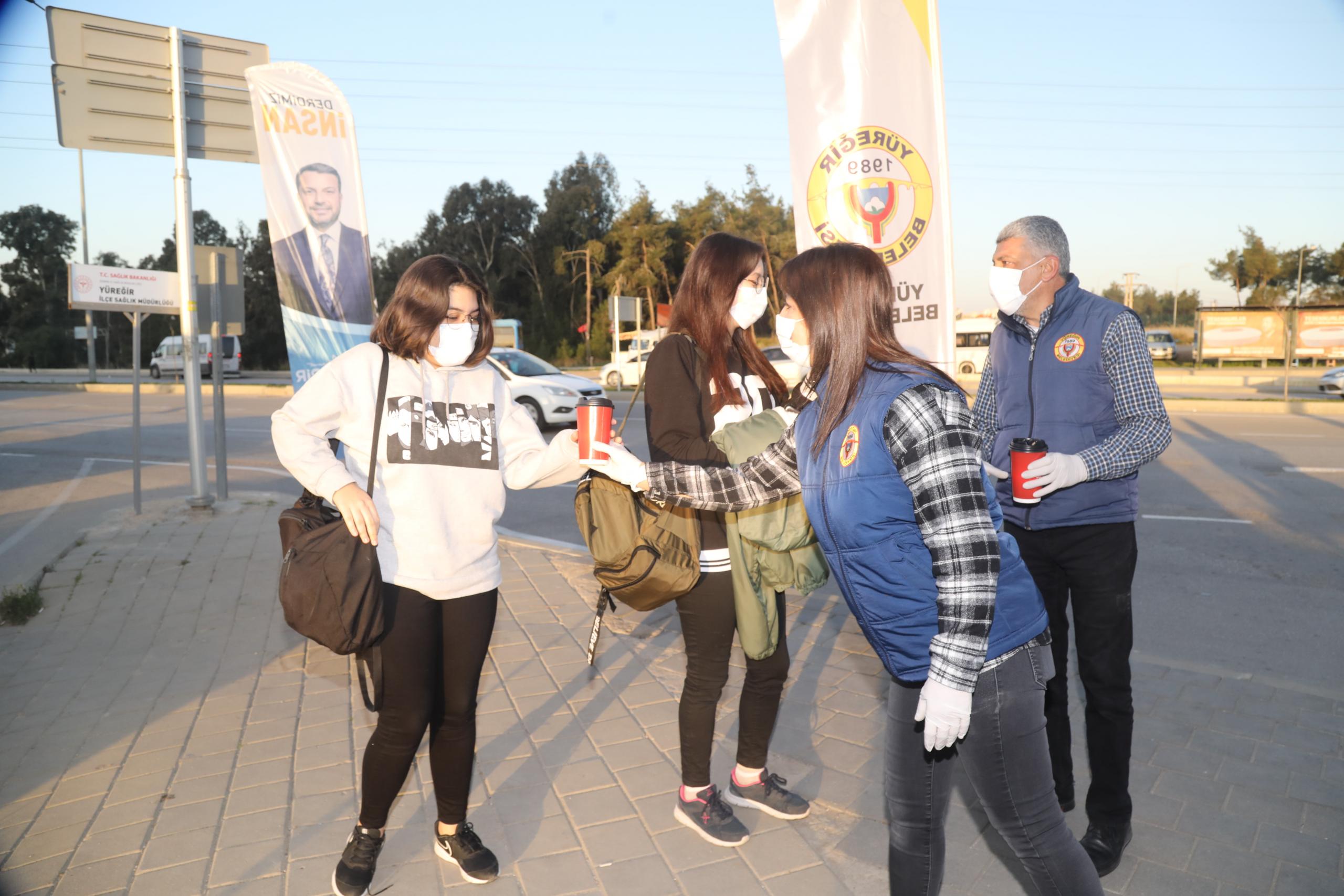 YÜREĞİR BELEDİYESİ’NDEN SICAK ÇORBA İKRAMI