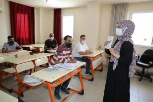 YÜREĞİR BELEDİYESİ’NDEN YABANCILARA TÜRKÇE KURSU