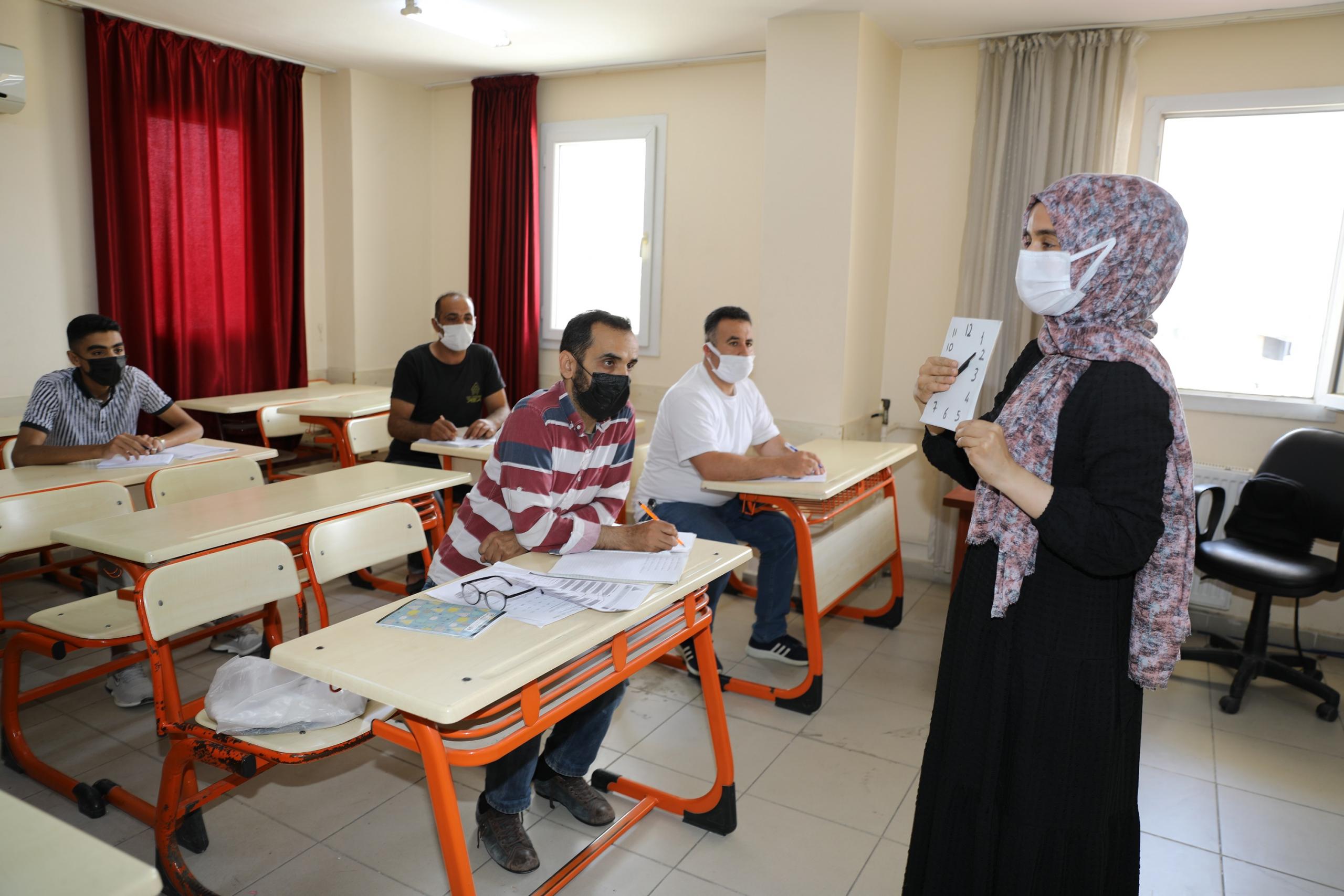 YÜREĞİR BELEDİYESİ’NDEN YABANCILARA TÜRKÇE KURSU