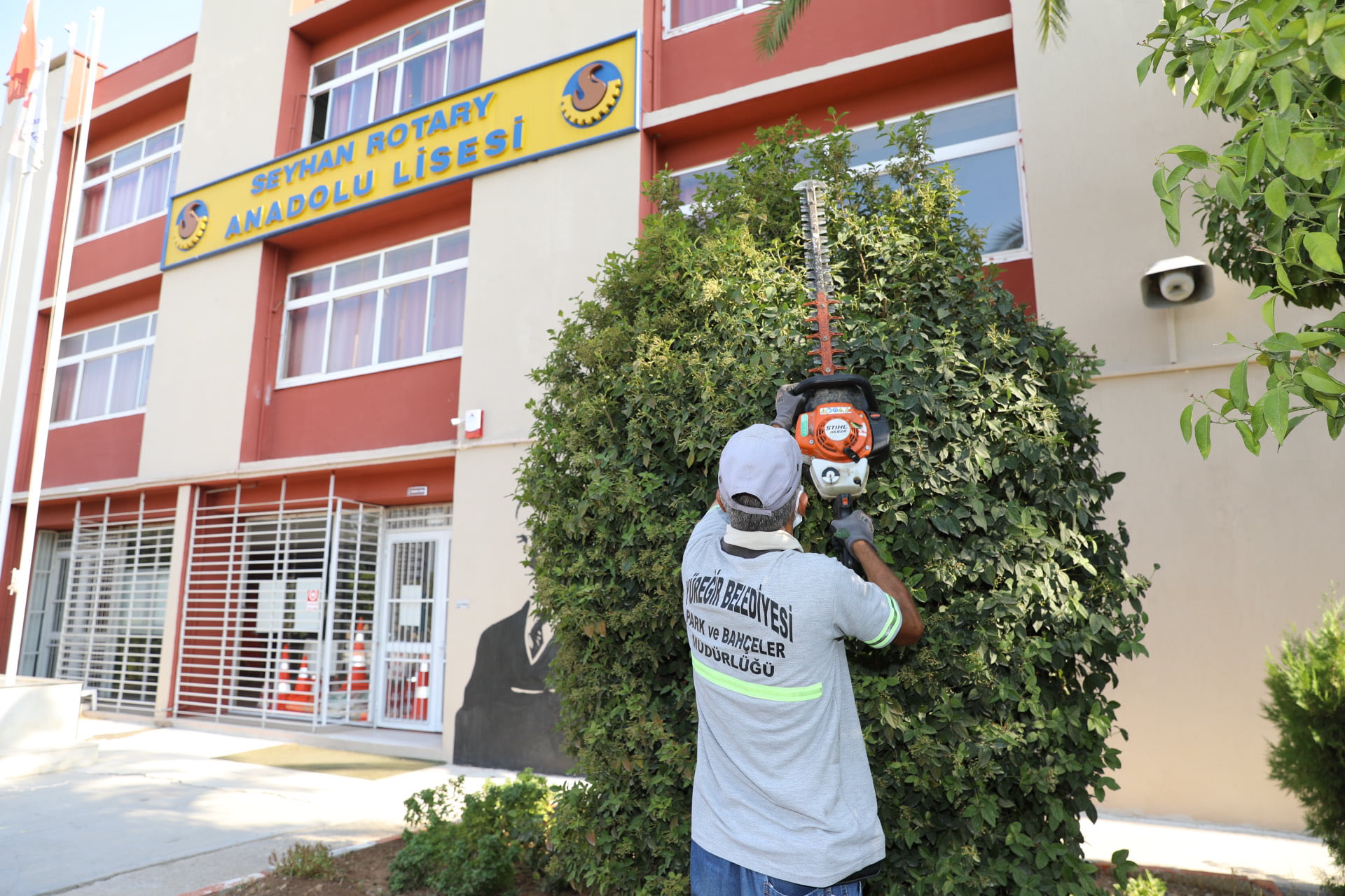 YÜREĞİR BELEDİYESİ OKULLARDA TEMİZLİK SEFERBERLİĞİ BAŞLATTI
