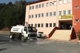 POZANTI BELEDİYESİ OKULLARDA DEZENFEKTE VE TEMİZLİK ÇALIŞMASI YAPTI