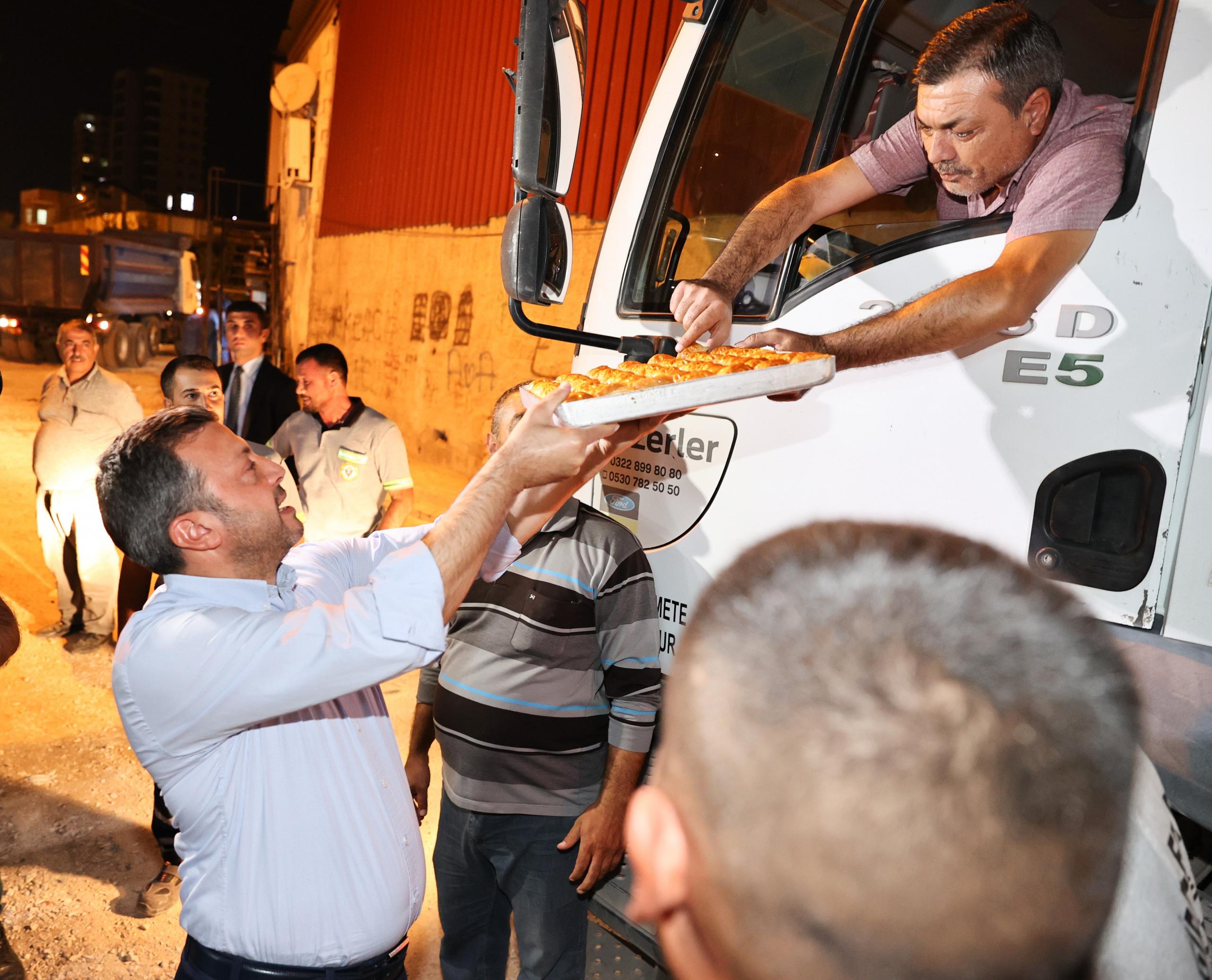 Yüreğir’de ‘Büyük Yol Hamlesi’ devam ediyor