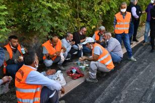 Başkan Soner Çetin işçilerle ekmeğini bölüştü