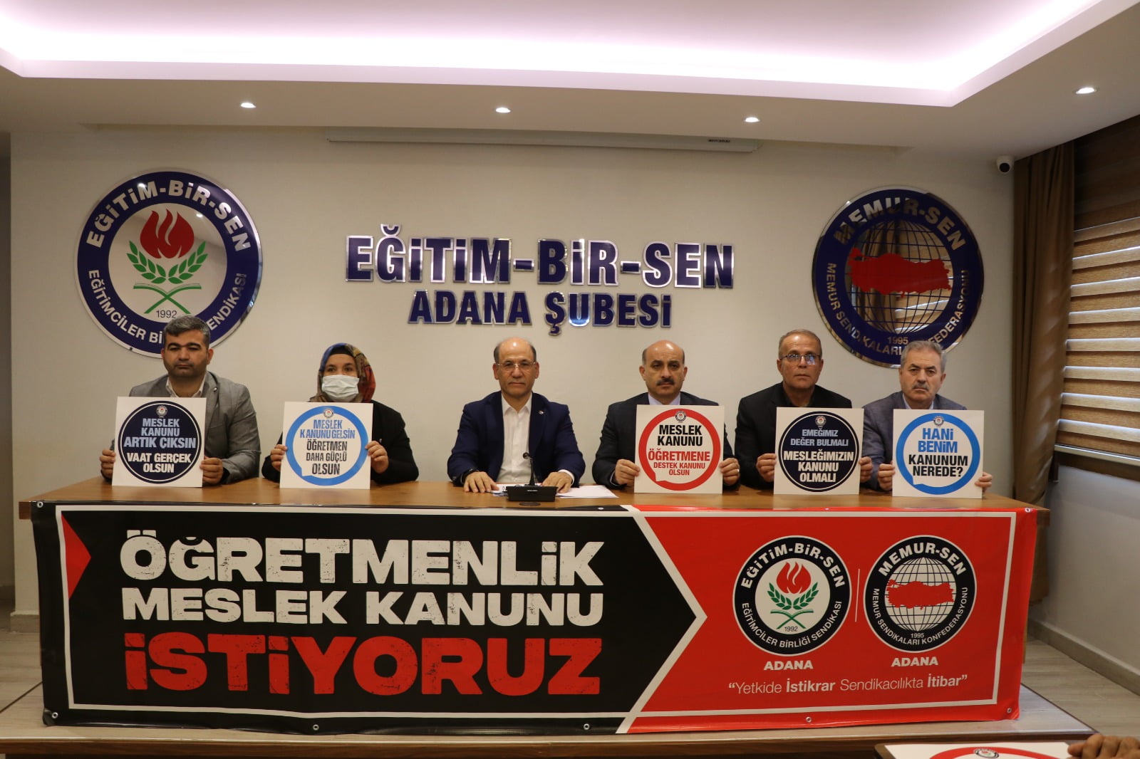 ÖĞRETMENLİK MESLEK KANUNU BEKLENTİLERİ KARŞILAYACAK ŞEKİLDE ÇIKARILMALIDIR
