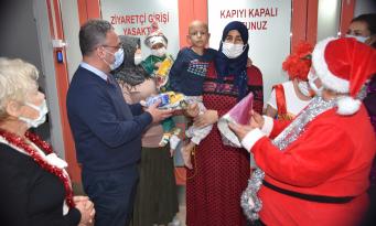 BALCALI’DA TEDAVİ GÖREN MİNİKLERE YENİ YIL KUTLAMASI