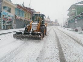 Pozantı’da Beyaz Gelinliğini Giydi