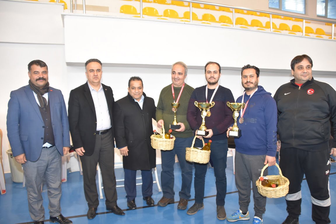 Karaisalı’da Öğretmenler Arası Dart Turnuvası Düzenlendi