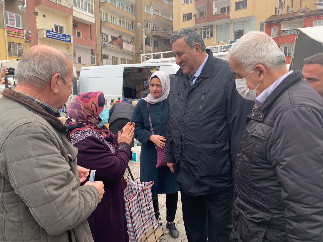 “Zamlar sel olmuş akıyor, emeklilerimizi selin önünden kurtarmak siyasi iktidarın görevidir.”