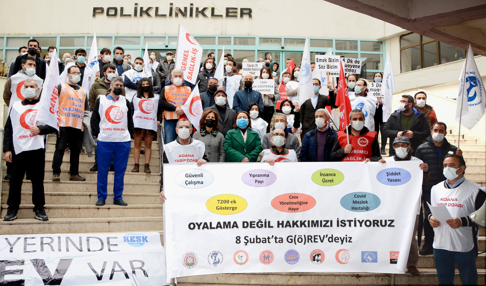 Sağlık Çalışanları Özlük Hakları İçin İş Bıraktı