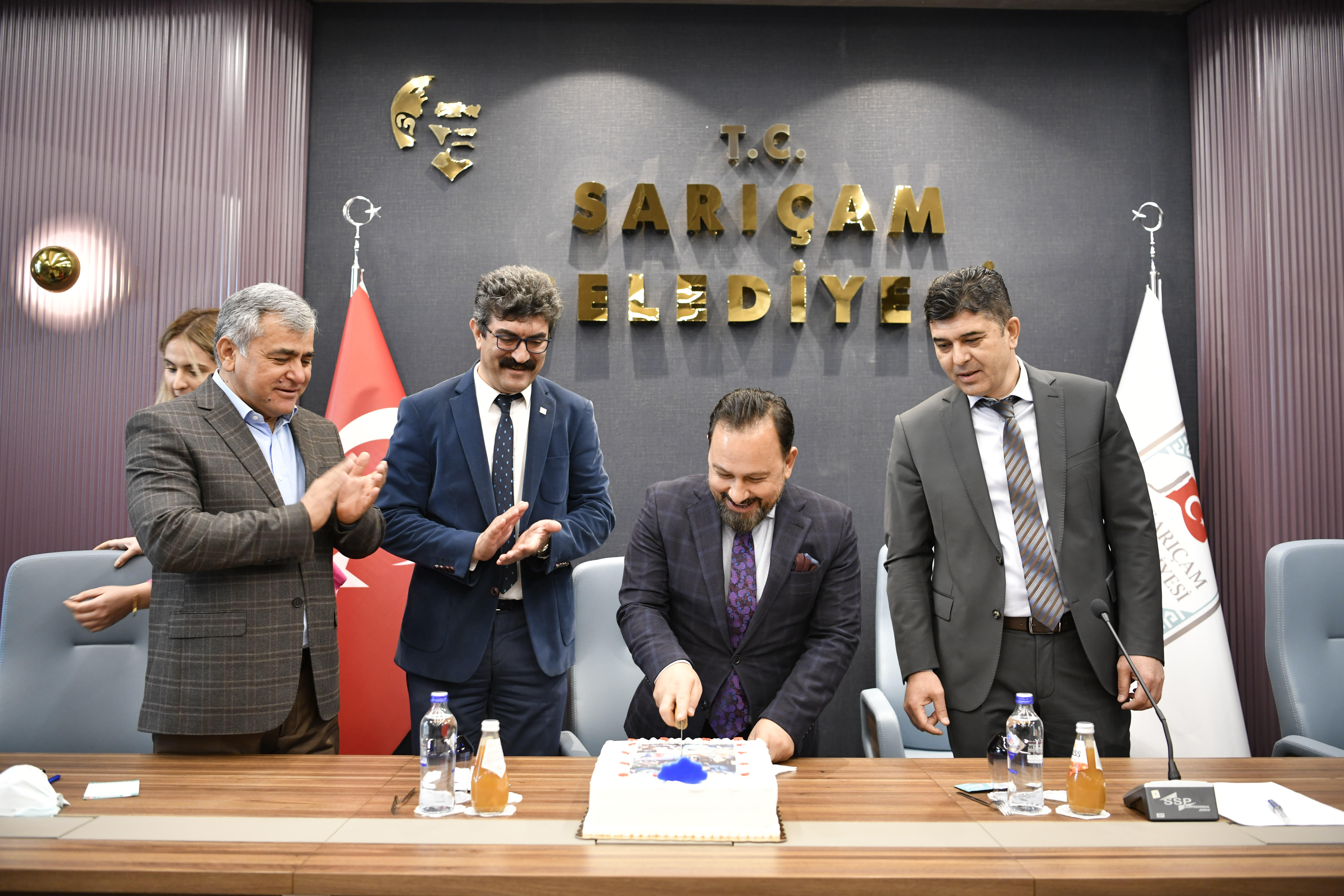 ÇALIŞANLARINDAN BAŞKAN ULUDAĞ’A SÜRPRİZ