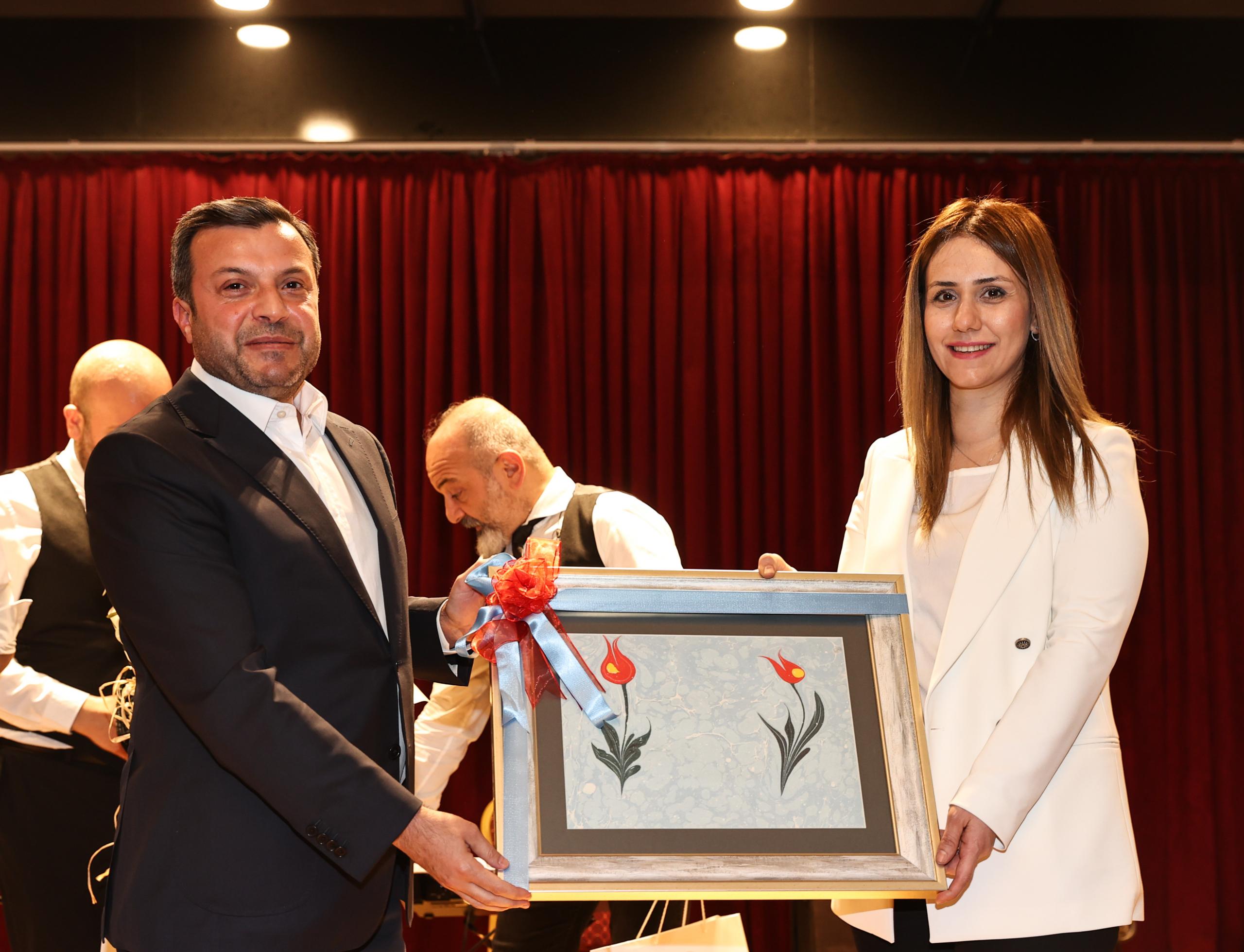 Yüreğir’de Kadınlar 8 Mart’ı Grup Mega konseri ile kutladı