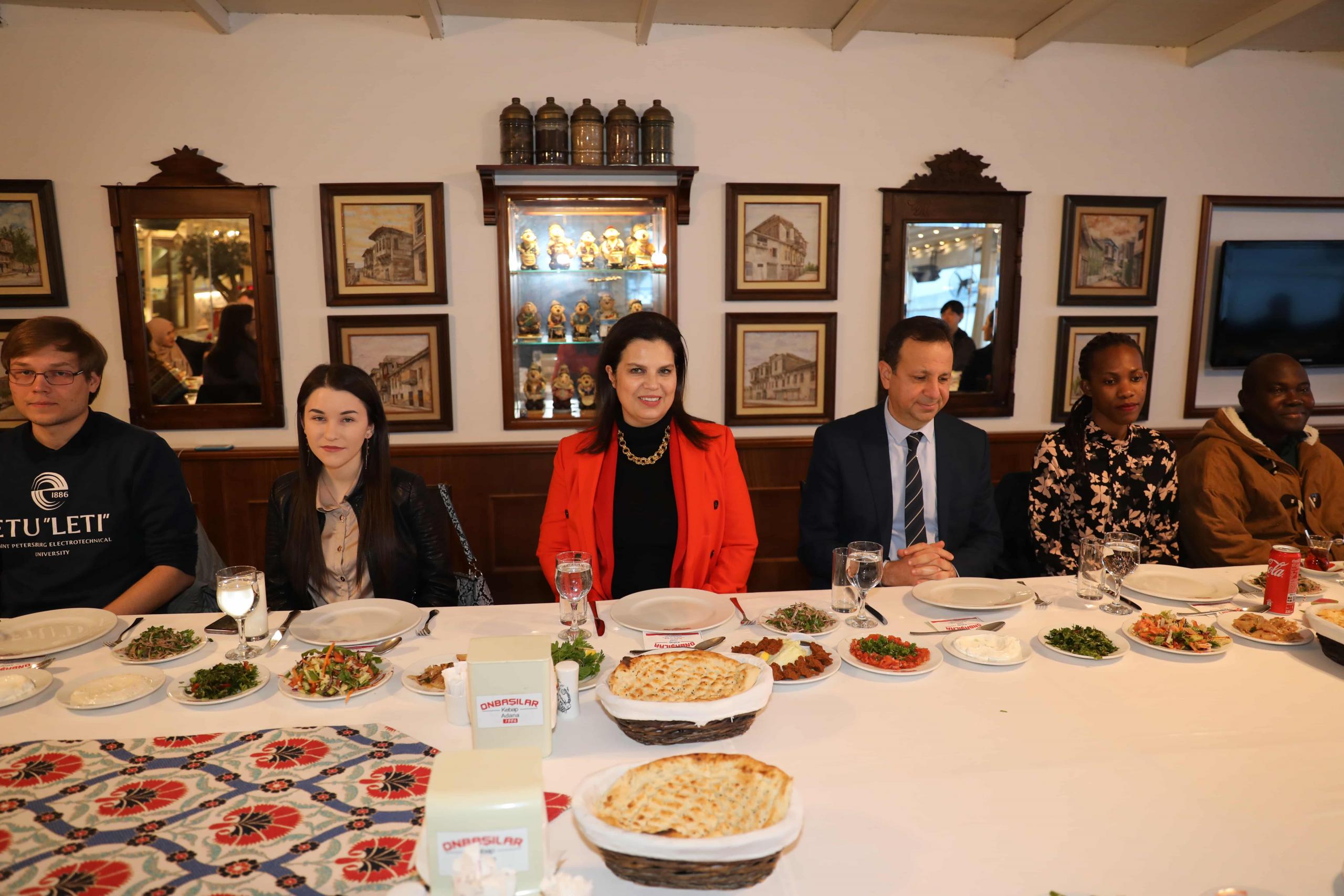 Rektör Prof. Dr. Tuncel, Erasmus Öğrencileriyle “Hoş Geldiniz Yemeğinde” Bir Araya Geldi