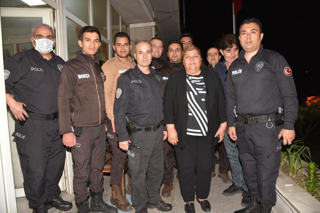 Hülya Erdem’den polislere gece nöbeti ziyareti