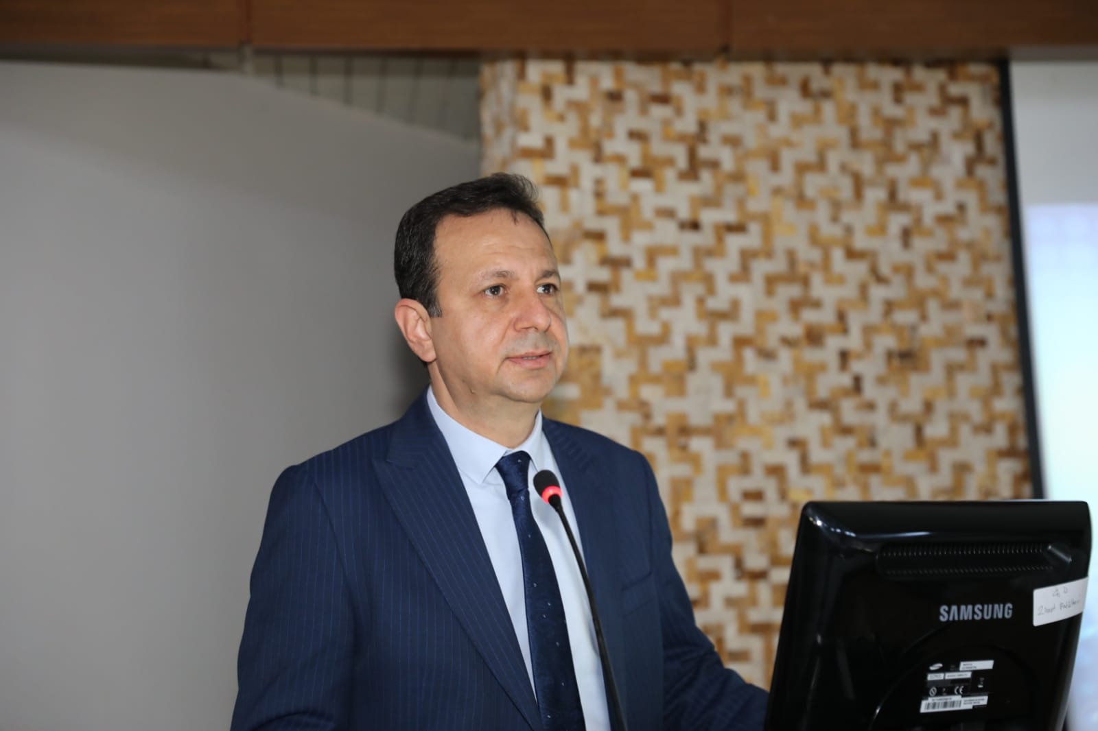 Rektör Prof. Dr. Tuncel Öğretim Elemanlarıyla Toplantılarına Devam Ediyor