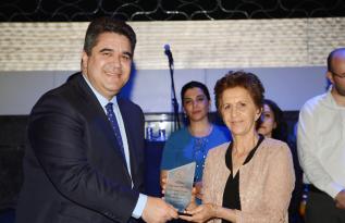 ADEO, Duayen Eczacılara Plaket Vererek Onure Etti