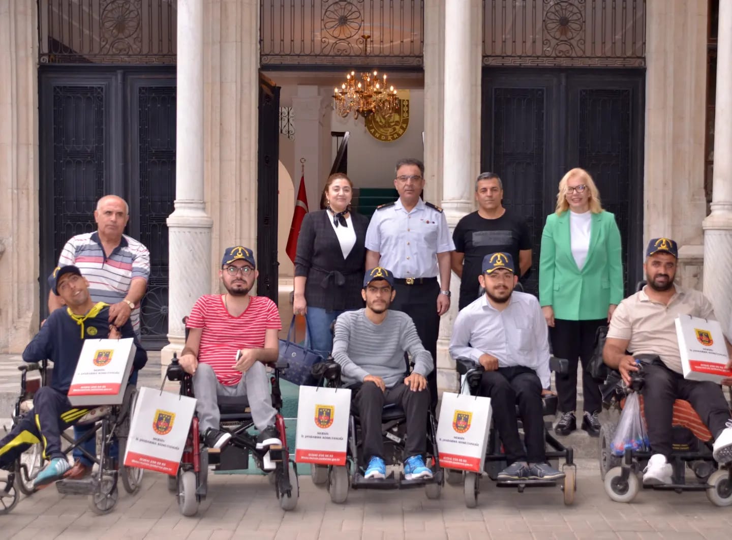 Adıcan, Mersin Jandarması ile engellileri unutmadı