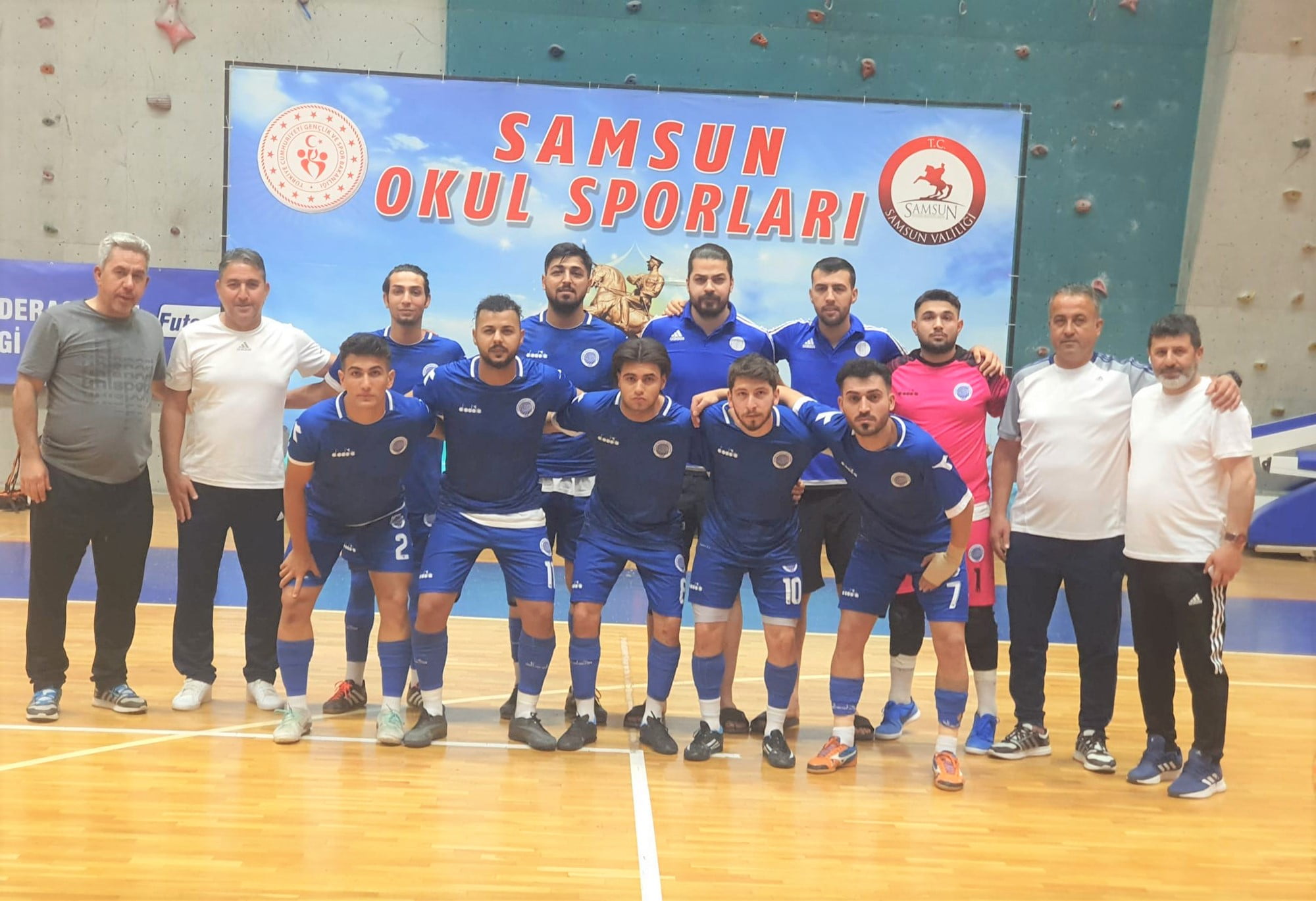 Başkan Akay’dan futsal takımına övgü