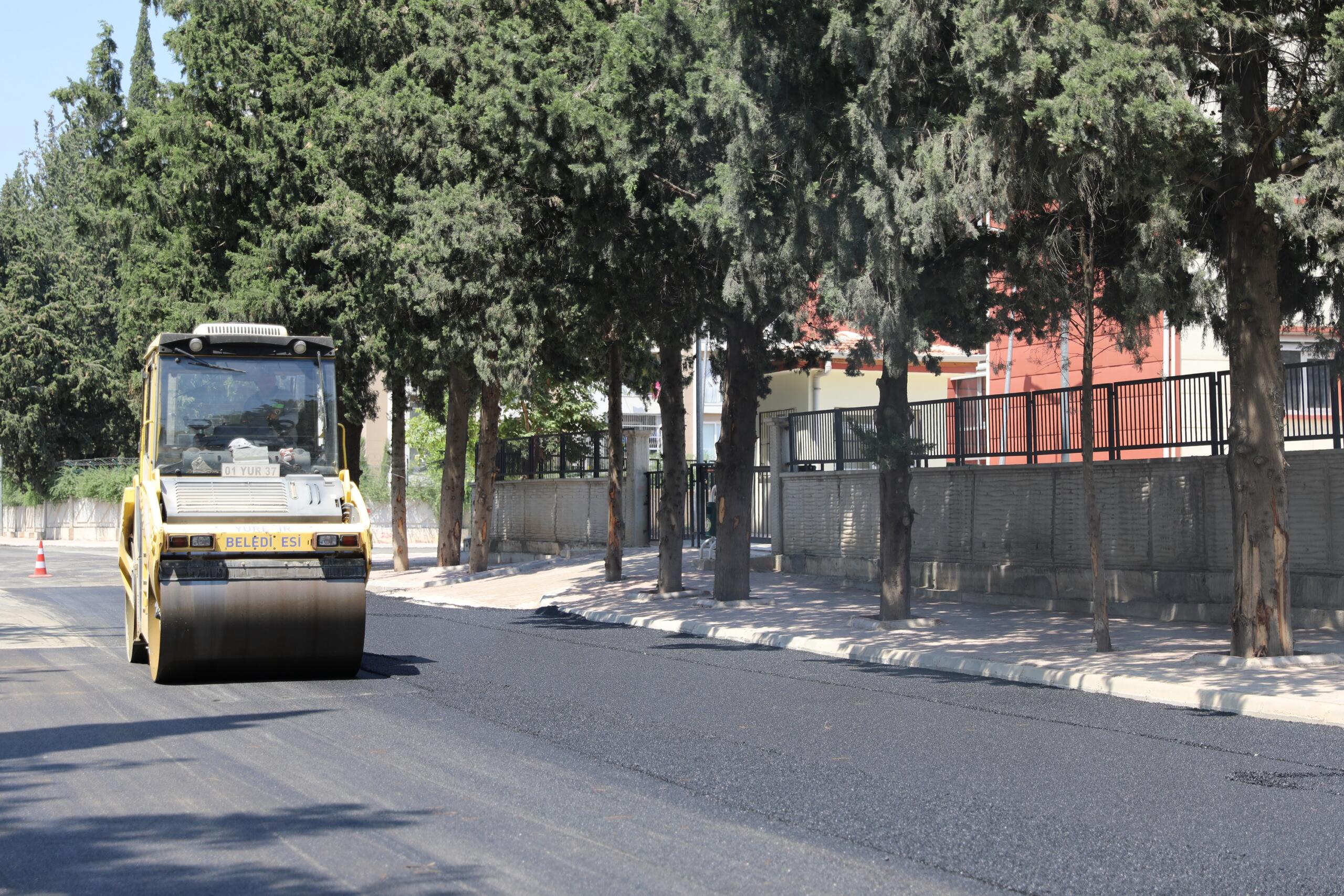 YÜREĞİR’DE ASFALT ÇALIŞMALARI DEVAM EDİYOR