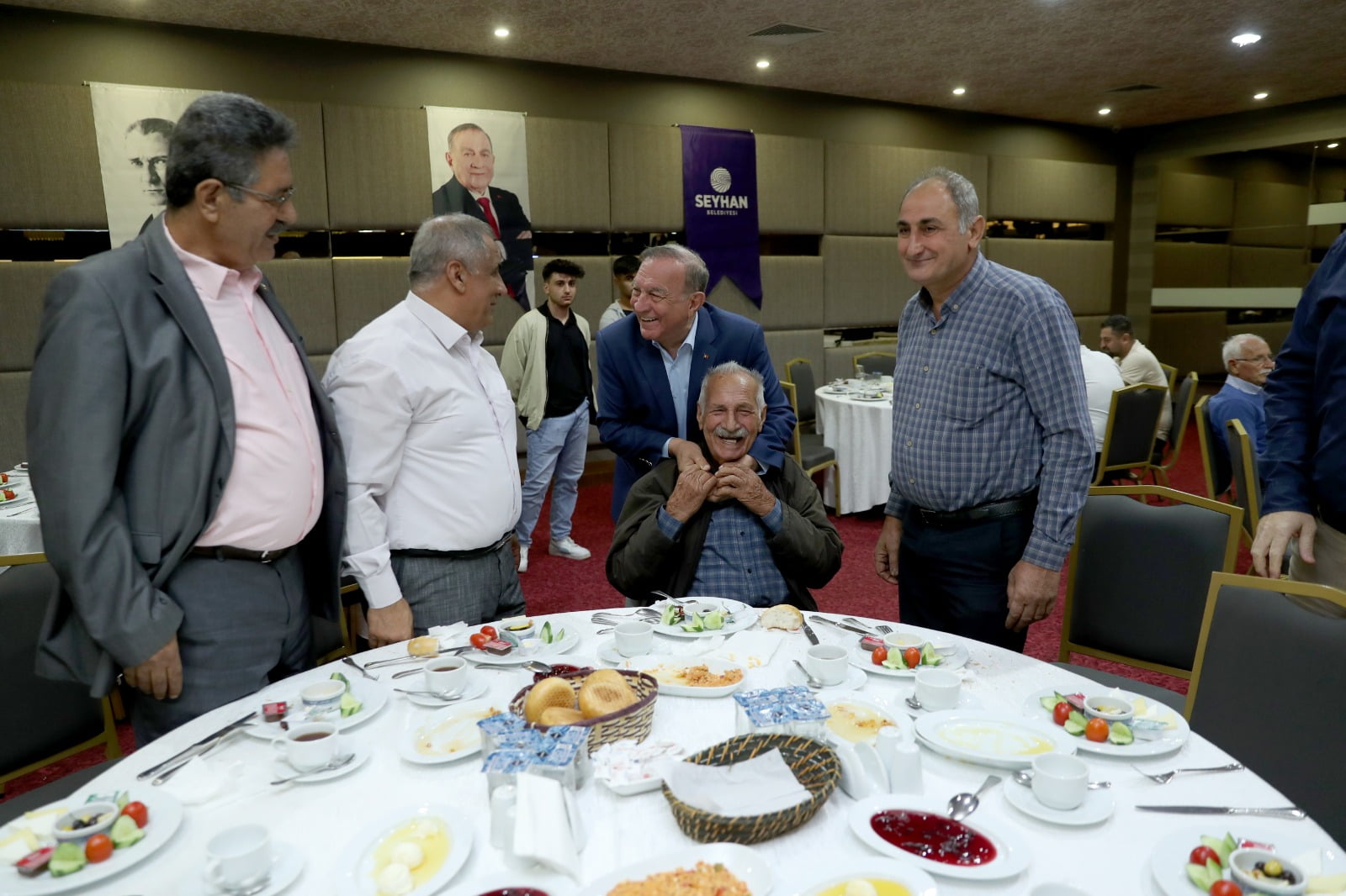 SEYHAN BELEDİYESİ, MUHTARLARIN DESTEĞİYLE HİZMETTE DAHA GÜÇLÜ