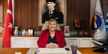 Atatürk, gönüllerden silinmez/silinemez