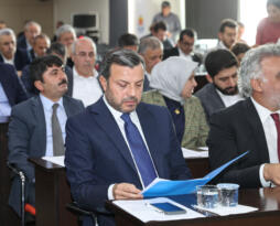 “YÜREĞİR ARTIK GELECEĞE UMUTLA BAKIYOR”