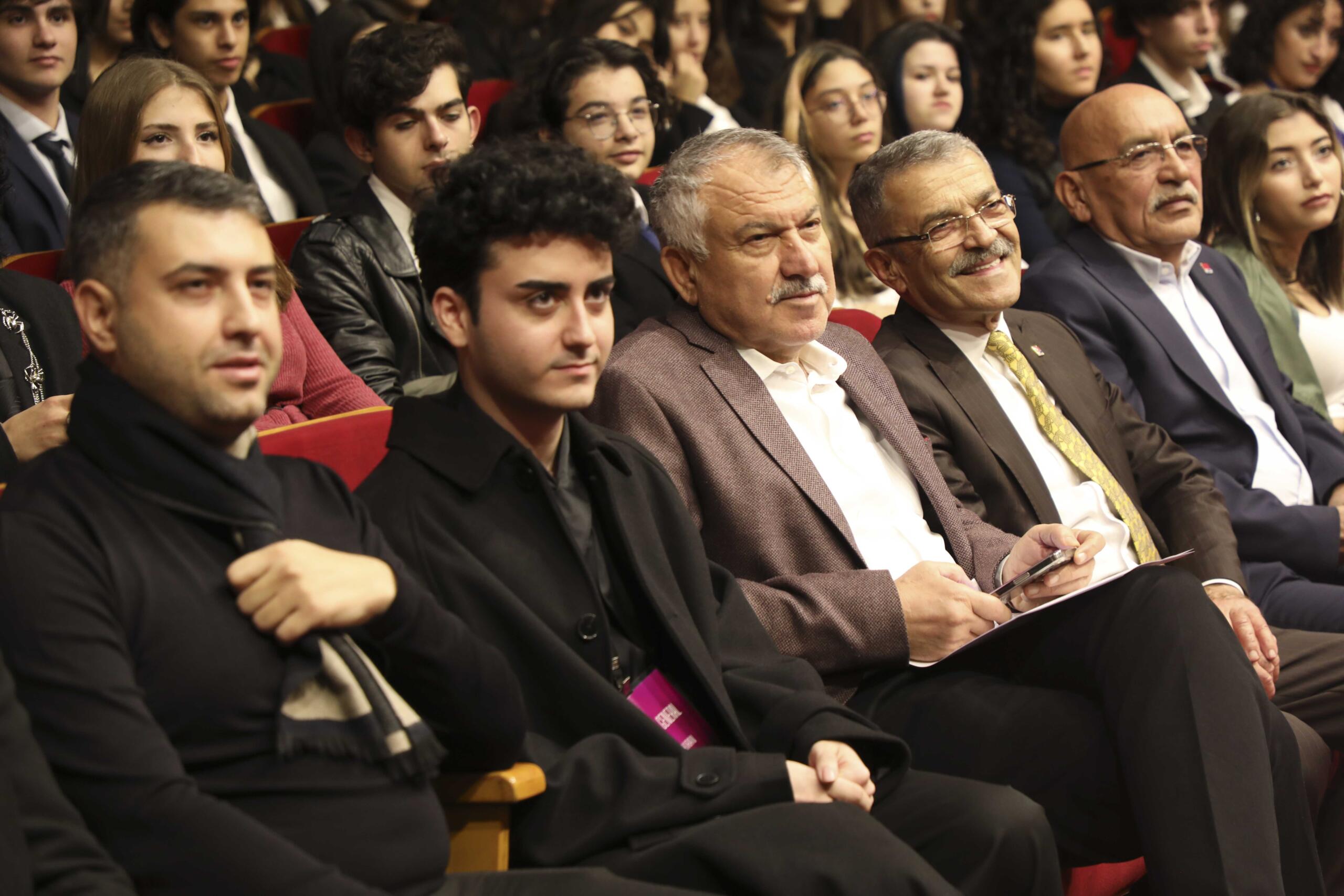 600’ü aşkın liseli genç Zeydan Karalar’la buluştu
