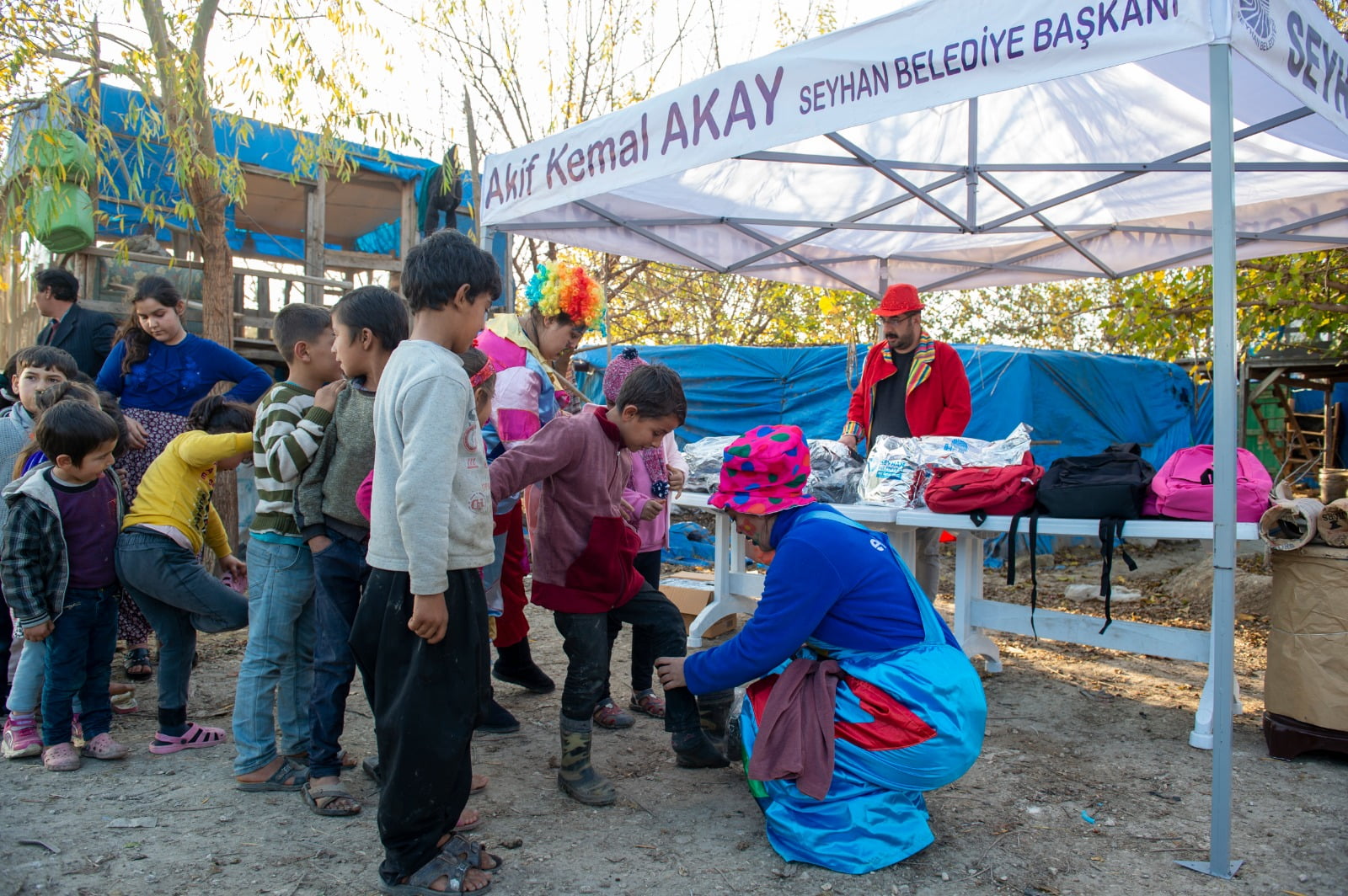 SEYHAN’IN ‘MAVİ EKİPLER’İ MUTLULUK DAĞITIYOR