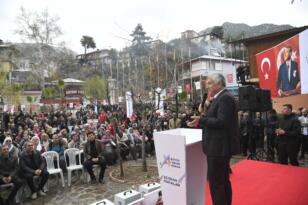 Zeydan Karalar ilçe ilçe, köy köy gezip kalplere dokunuyor, dertlere derman oluyor
