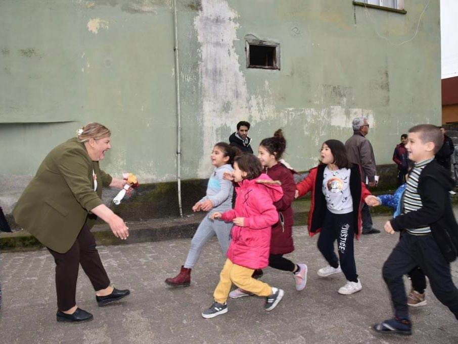 Başkan Erdem, köy köy geziyor