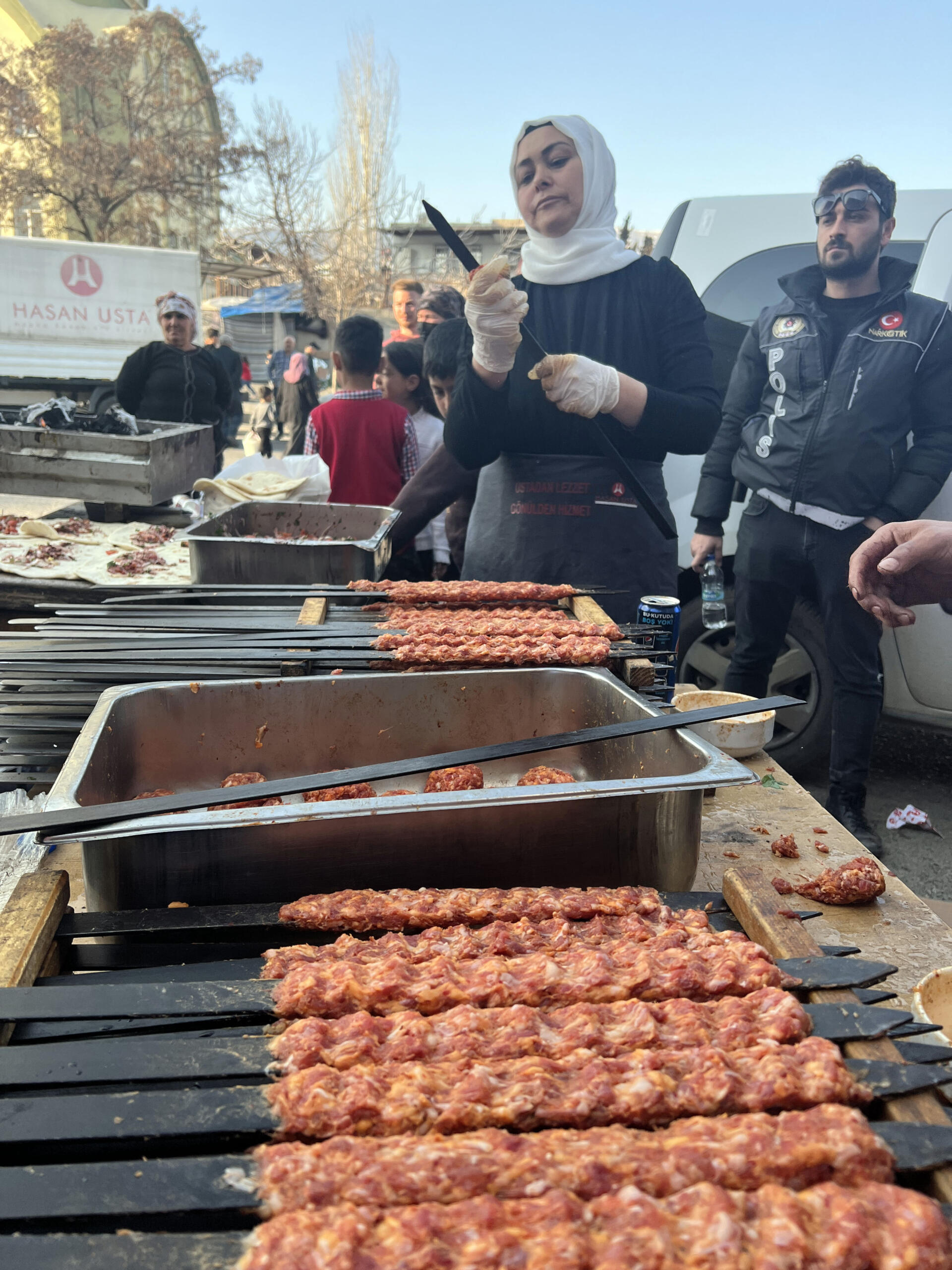 Kebaplar depremzedeler için