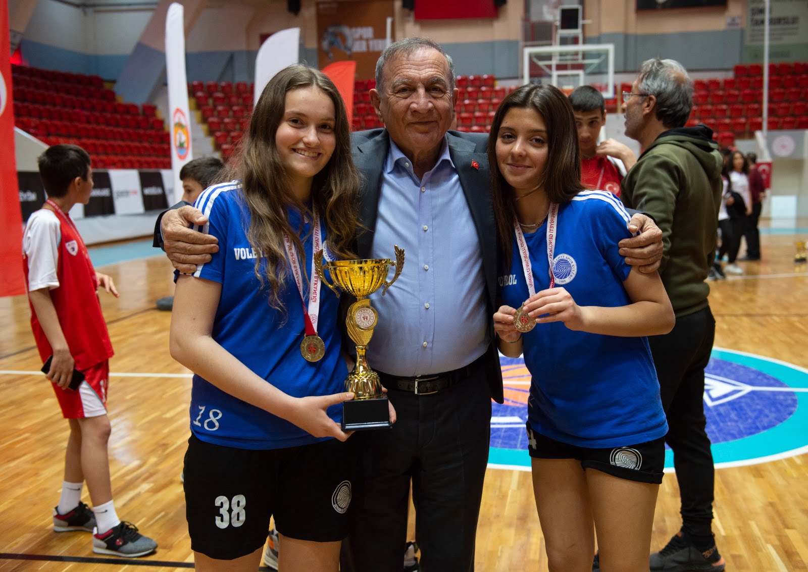 Seyhanlı voleybolcular müzeye altı kupa daha götürdü