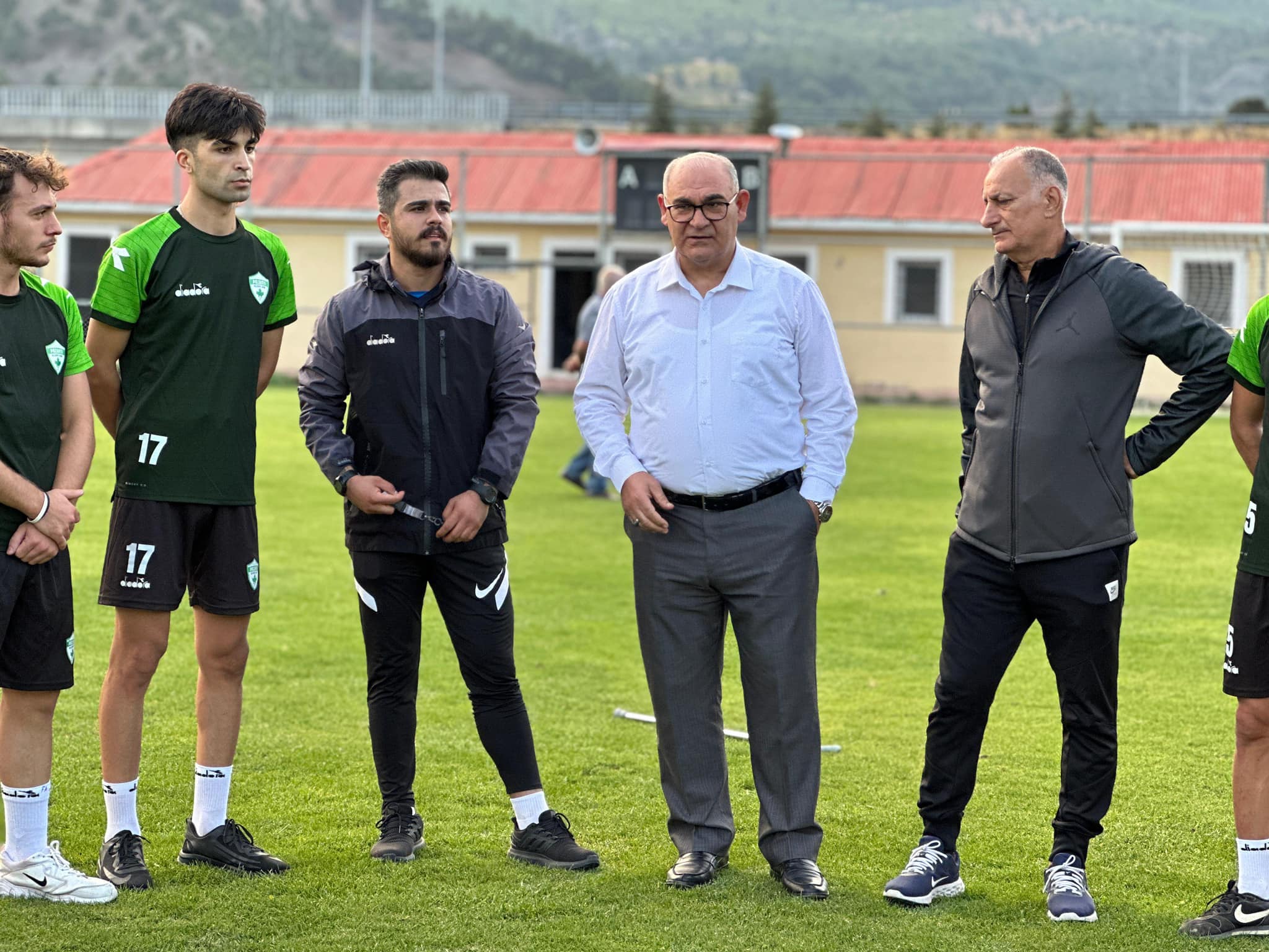 Pozantı Belediyespor hazırlıklara başlayarak ilk idmanına çıktı