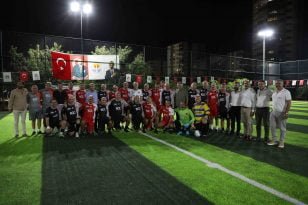 Adana Büyükşehir Belediyesi 29 Ekim Cumhuriyet Kupası Raftaki Kramponlar Veteranlar futbol turnuvası başladı.