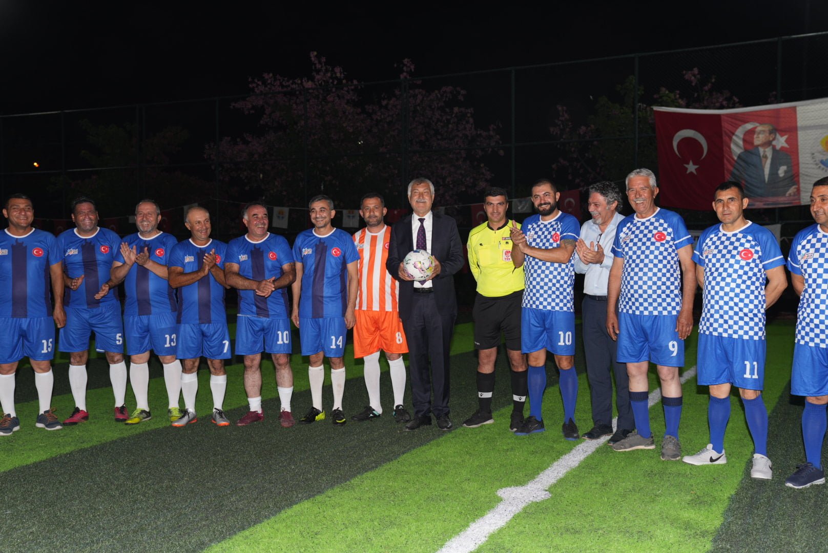 Başkan Zeydan Karalar, turnuvanın başlama vuruşunu yaptı