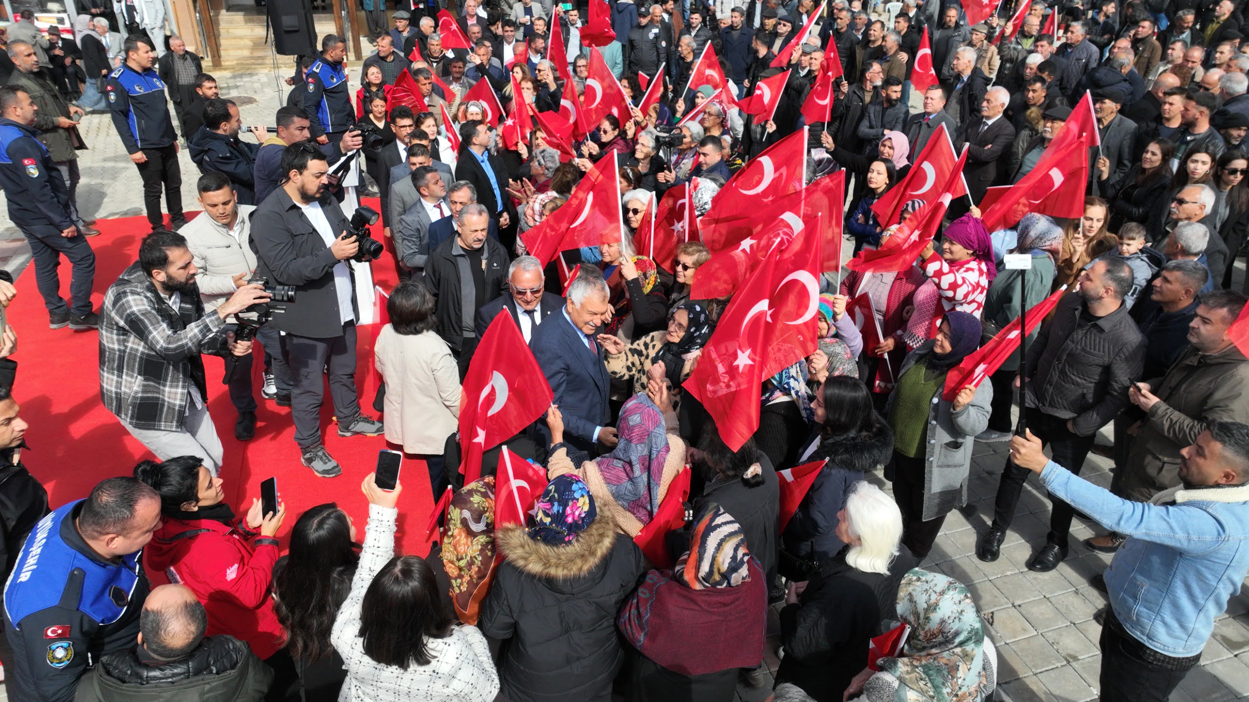 Zeydan Karalar, Saimbeyli ve köylerinde, “Hizmet artarak sürecek” mesajı verdi