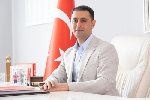 Çukurova Belediye Başkanı Emrah Kozay, Ramazan Bayramı’nın birleştirici yanına dikkati çekip dargınlıkların ve kırgınlıkların sonlandırılması çağrısında bulundu