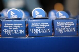 BAŞKAN DEMİRÇALI, İLÇEDEKİ TÜM CAMİLERDE AĞIZLARI TATLANDIRIYOR
