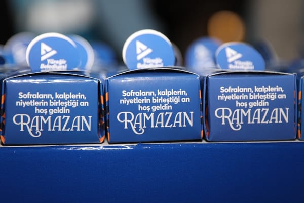 BAŞKAN DEMİRÇALI, İLÇEDEKİ TÜM CAMİLERDE AĞIZLARI TATLANDIRIYOR