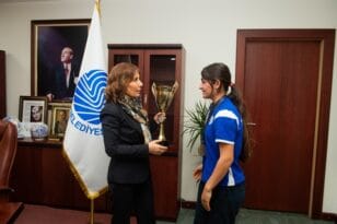 TÜRKİYE ŞAMPİYONU ATLETTEN BAŞKAN TEKİN’E ZİYARET
