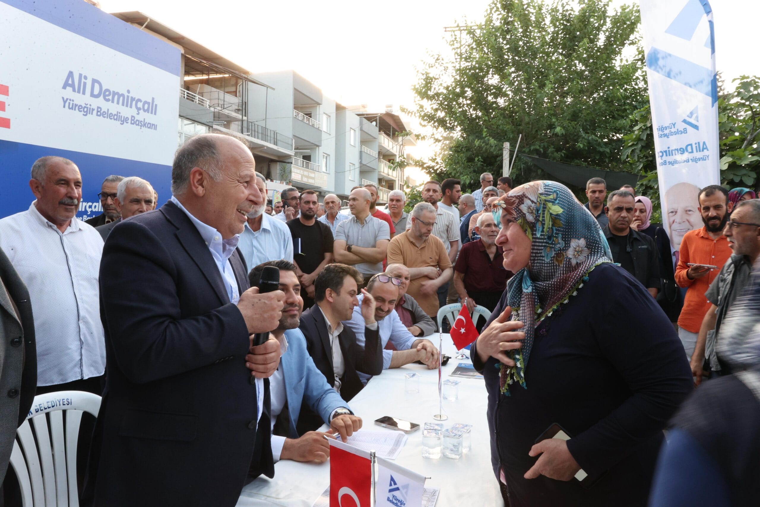 BAŞKAN DEMİRÇALI 10 GÜNDE 10 MAHALLE ZİYARET ETTİ