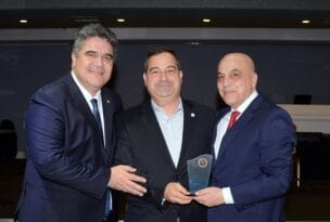 MESLEKTE 30-50 YILINI DOLDURAN ECZACILARA PLAKET